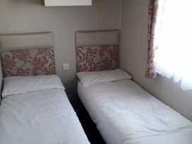 California Cliffs Holiday Park - Holiday Accommodation 17515 - Norfolk - 1186345 - thumbnail photo 14
