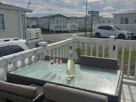 Greenacres Holiday Park - Holiday Accommodation 17517 - North Wales - 1186346 - thumbnail photo 9