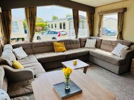 Patrington Haven Leisure Park - Holiday Accommodation 17562 - North Yorkshire (incl. Whitby) - 1186359 - thumbnail photo 2