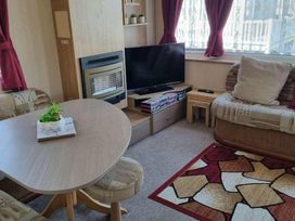Happy Days Caravan Park - Holiday Accommodation 17569 - North Wales - 1186360 - thumbnail photo 4