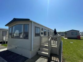 Golden Palm Resort - Holiday Accommodation 17588 - Lincolnshire - 1186364 - thumbnail photo 1