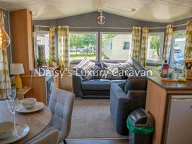 Tattershall Lakes Country Park - Holiday Accommodation 17599 - Lincolnshire - 1186366 - thumbnail photo 3