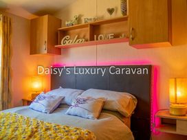 Tattershall Lakes Country Park - Holiday Accommodation 17599 - Lincolnshire - 1186366 - thumbnail photo 9