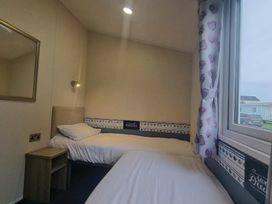 Caister Holiday Park - Holiday Accommodation 17607 - Norfolk - 1186368 - thumbnail photo 9