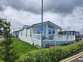 Cayton Bay Caravan Park - Holiday Accommodation 17608 - North Yorkshire (incl. Whitby) - 1186369 - thumbnail photo 1