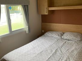 Trecco Bay - Holiday Accommodation 17616 - Somerset & Wiltshire - 1186371 - thumbnail photo 5