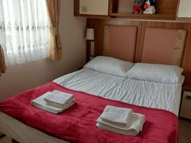 Felixstowe Beach Holiday Park - Holiday Accommodation 17635 - Suffolk & Essex - 1186378 - thumbnail photo 6