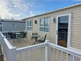 Felixstowe Beach Holiday Park - Holiday Accommodation 17635 - Suffolk & Essex - 1186378 - thumbnail photo 7