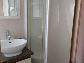 Felixstowe Beach Holiday Park - Holiday Accommodation 17635 - Suffolk & Essex - 1186378 - thumbnail photo 8