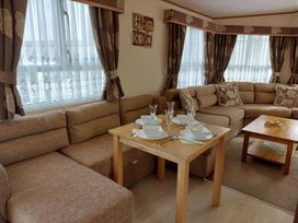Felixstowe Beach Holiday Park - Holiday Accommodation 17635 - Suffolk & Essex - 1186378 - thumbnail photo 9