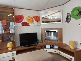 Felixstowe Beach Holiday Park - Holiday Accommodation 17635 - Suffolk & Essex - 1186378 - thumbnail photo 10