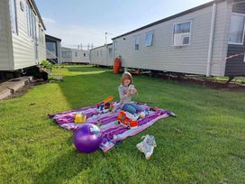 Felixstowe Beach Holiday Park - Holiday Accommodation 17635 - Suffolk & Essex - 1186378 - thumbnail photo 16