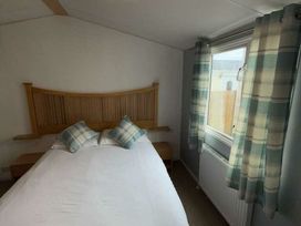 Marsh Farm Holiday Park - Holiday Accommodation 17642 - Norfolk - 1186380 - thumbnail photo 7