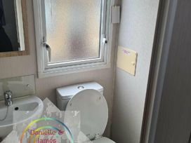 Seashells Caravan Park - Holiday Accommodation 17646 - North Wales - 1186381 - thumbnail photo 2