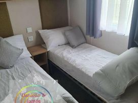 Seashells Caravan Park - Holiday Accommodation 17646 - North Wales - 1186381 - thumbnail photo 4