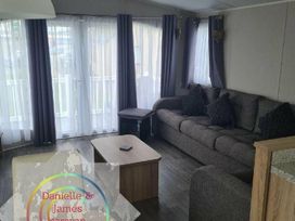 Seashells Caravan Park - Holiday Accommodation 17646 - North Wales - 1186381 - thumbnail photo 8