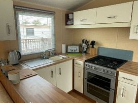 Golden Palm Resort - Holiday Accommodation 17651 - Lincolnshire - 1186384 - thumbnail photo 2