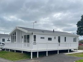 Pendine Sands - Holiday Accommodation 17678 - South Wales - 1186392 - thumbnail photo 5