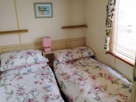 Greenacres Holiday Park - Holiday Accommodation 17726 - North Wales - 1186406 - thumbnail photo 6