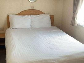 Marsh Farm Holiday Park - Holiday Accommodation 17737 - Norfolk - 1186410 - thumbnail photo 9
