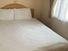 Marsh Farm Holiday Park - Holiday Accommodation 17737 - Norfolk - 1186410 - thumbnail photo 12