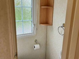 Marsh Farm Holiday Park - Holiday Accommodation 17743 - Norfolk - 1186414 - thumbnail photo 9