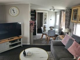 The Grange, Ingoldmells - Holiday Accommodation 17777 - Lincolnshire - 1186425 - thumbnail photo 6