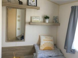 Green Farm Caravan Park - Holiday Accommodation 17809 - Norfolk - 1186435 - thumbnail photo 9