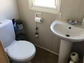 Green Farm Caravan Park - Holiday Accommodation 17809 - Norfolk - 1186435 - thumbnail photo 12