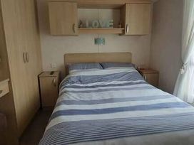 Hopton Holiday Village - Holiday Accommodation 17811 - Suffolk & Essex - 1186437 - thumbnail photo 8