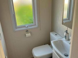 Lido Beach Holiday Park - Holiday Accommodation 17818 - North Wales - 1186438 - thumbnail photo 12