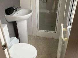 Trecco Bay - Holiday Accommodation 17829 - Somerset & Wiltshire - 1186441 - thumbnail photo 12
