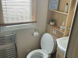 Hoburne Cotswolds - Holiday Accommodation 17850 - Somerset & Wiltshire - 1186446 - thumbnail photo 7