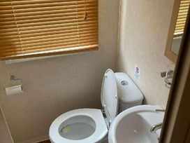 Hoburne Cotswolds - Holiday Accommodation 17850 - Somerset & Wiltshire - 1186446 - thumbnail photo 8