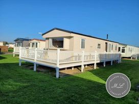 Golden Palm Resort - Holiday Accommodation 17876 - Lincolnshire - 1186456 - thumbnail photo 1