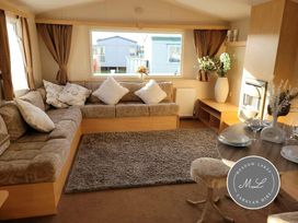 Golden Palm Resort - Holiday Accommodation 17876 - Lincolnshire - 1186456 - thumbnail photo 2