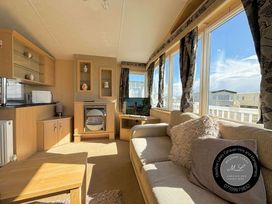Golden Palm Resort - Holiday Accommodation 17877 - Lincolnshire - 1186457 - thumbnail photo 1