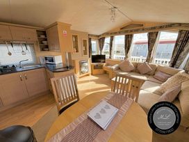 Golden Palm Resort - Holiday Accommodation 17877 - Lincolnshire - 1186457 - thumbnail photo 3