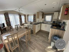 Golden Palm Resort - Holiday Accommodation 17882 - Lincolnshire - 1186461 - thumbnail photo 1