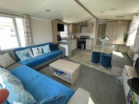 Trecco Bay - Holiday Accommodation 17906 - Somerset & Wiltshire - 1186467 - thumbnail photo 3