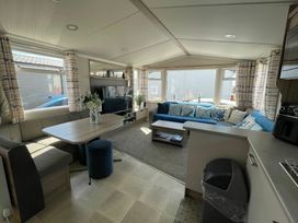 Trecco Bay - Holiday Accommodation 17906 - Somerset & Wiltshire - 1186467 - thumbnail photo 4