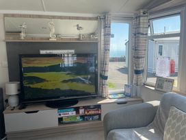 Trecco Bay - Holiday Accommodation 17906 - Somerset & Wiltshire - 1186467 - thumbnail photo 12