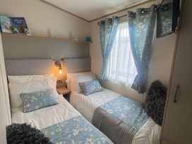 Trecco Bay - Holiday Accommodation 17919 - Somerset & Wiltshire - 1186473 - thumbnail photo 5