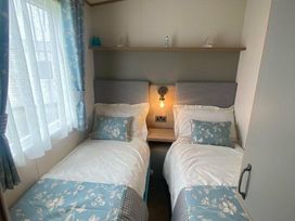 Trecco Bay - Holiday Accommodation 17919 - Somerset & Wiltshire - 1186473 - thumbnail photo 7