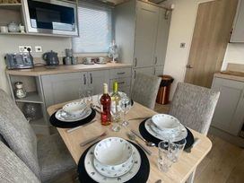 Trecco Bay - Holiday Accommodation 17919 - Somerset & Wiltshire - 1186473 - thumbnail photo 8