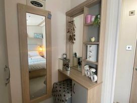 Trecco Bay - Holiday Accommodation 17919 - Somerset & Wiltshire - 1186473 - thumbnail photo 10