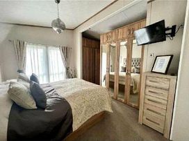 Lydstep Beach - Holiday Accommodation 17929 - South Wales - 1186478 - thumbnail photo 3