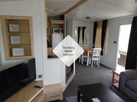 Golden Palm Resort - Holiday Accommodation 17951 - Lincolnshire - 1186481 - thumbnail photo 3