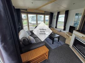 Golden Palm Resort - Holiday Accommodation 17951 - Lincolnshire - 1186481 - thumbnail photo 4