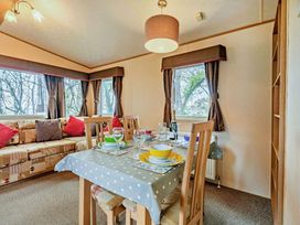 Sandhills Caravan Park - Holiday Accommodation 17977 - Hampshire - 1186485 - thumbnail photo 3